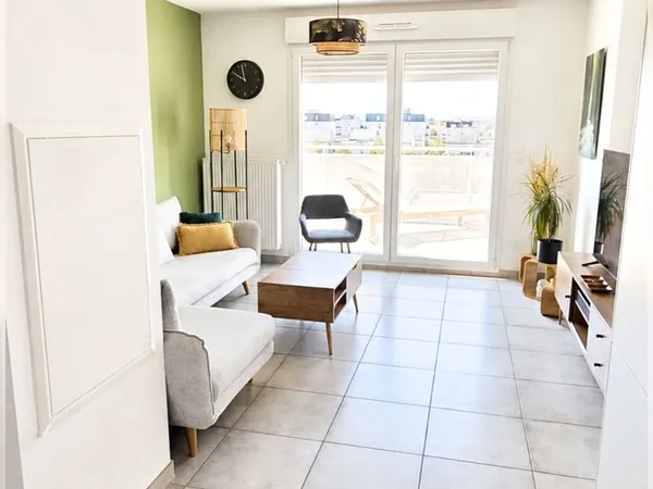 YUTZ - F2 de standing 2022 • Balcon 11 m² sud-ouest • Parking • Décennale jusqu'en 2032 - 25 km du L