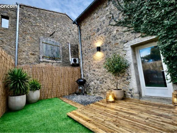 À louer - Maison rénovée avec jardin à Roubia