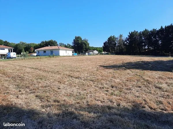 Terrain 600 m² Berson
