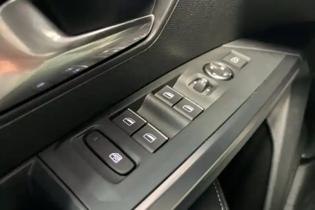 Peugeot 3008 plug-in hybrid 225 e-dcs7 — photo 27