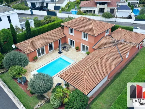 Villa 6 pièces 220 m²