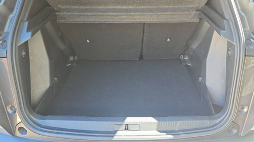Peugeot 2008 1.2 PureTech 130 EAT8 - Allure Pack – 2022 – 79016 km – Essence – Boîte Automatique — photo 35