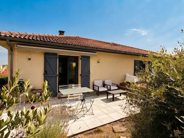 Maison à vendre La Roche-Blanche (63670) - Villa 7 pièces 172 m² avec piscine et vue imprenable