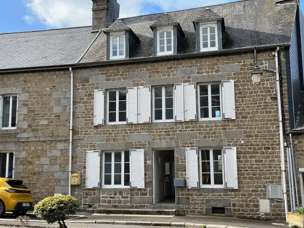 Maison en pierres de 140 m² - 6 chambres - Saint-Sever-Calvados (Noues-de-Sienne)