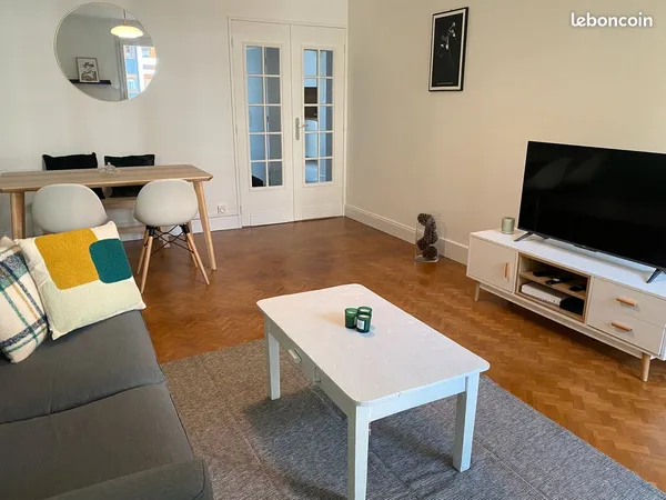 🏡 Chambre meublée 13 m² - Angers La Doutre / Centre-ville - 570 TCC - Disponible 19/11