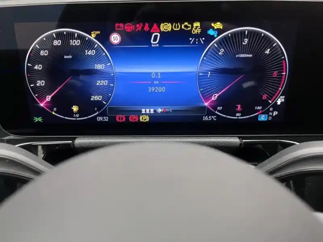 Mercedes Gla 200 d amg line — photo 21