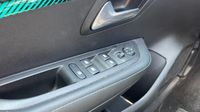 Peugeot 208 1.2 PureTech 100ch S&S Allure Pack — photo 21