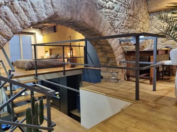 VENTE LYON 69001 - CROIX PAQUET - LOFT DE CHARME EN DUPLEX 104M2 AMENAGE EN T2 AVEC GARAGE DOUBLE