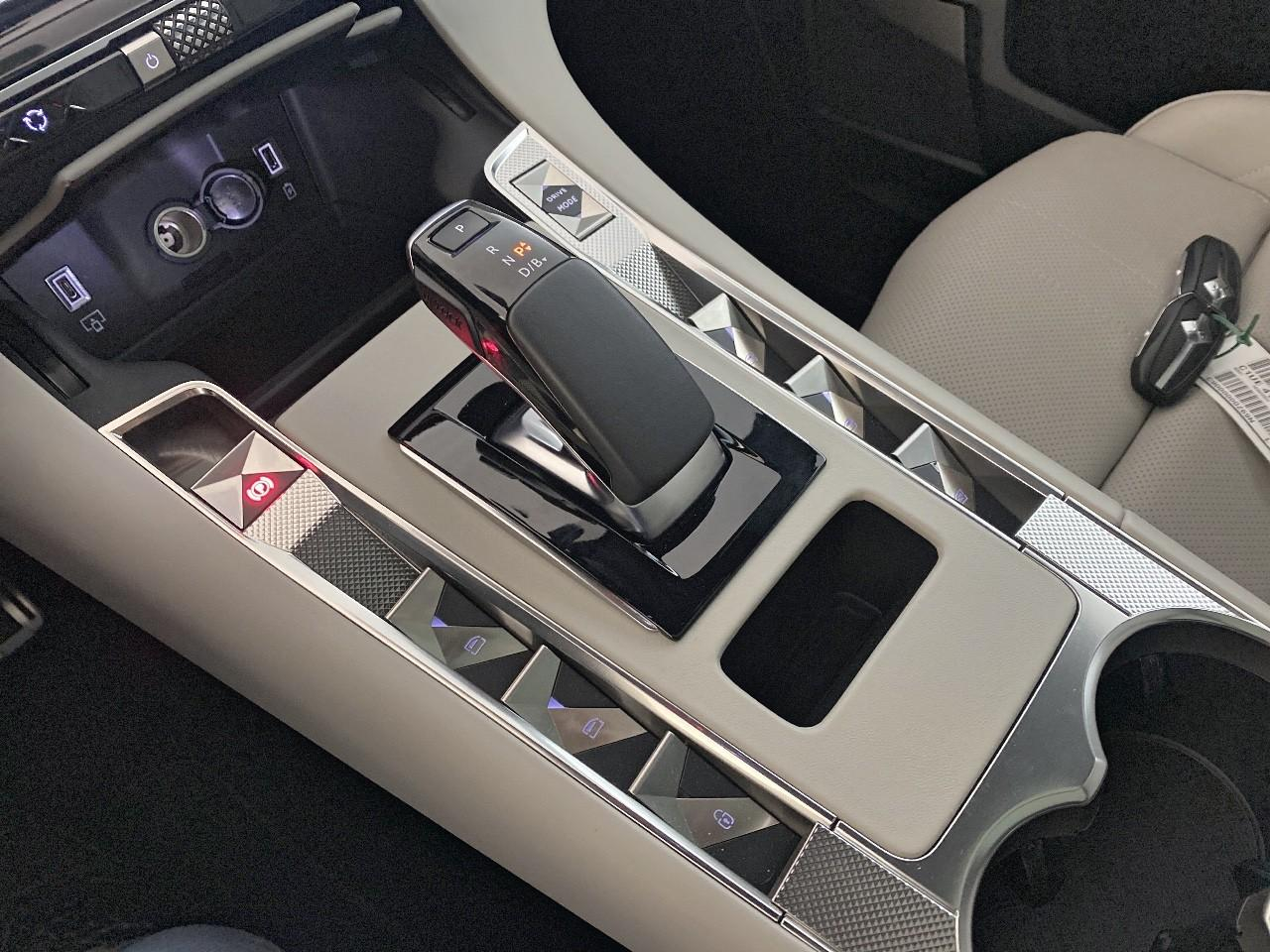 Ds Ds 7 crossback hybride rechargeable e-tense 300 eat8 4x4 etoile — photo 18