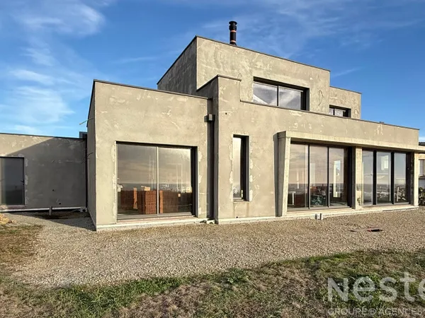 Maison d'architecte les pieds dans l'eau et vue mer à Quiberon