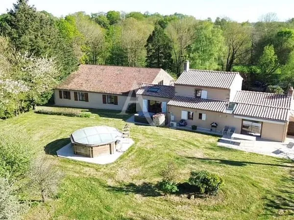 Maison 5 pièces 222 m²