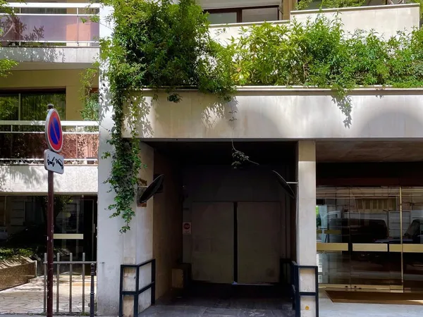 1 Place de parking - Rue de la Tour / Passy