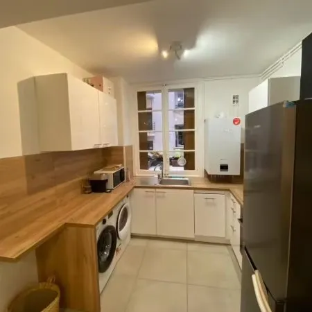 CHAMBRE DISPONIBLE EN COLOCATION - LYON 7e - SALLE DE BAIN PRIVATIVE