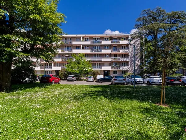 Décines-Charpieu, secteur Eglise, appartement T3 de 70 m² avec cave