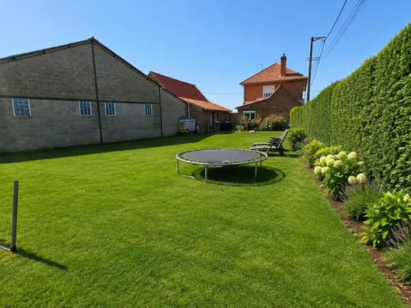 Vivez confortablement tout en maitrisant vos dépenses: maison de 166m² avec pompe à chaleur, panneau