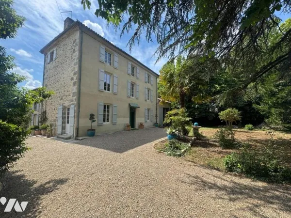 Maison 7 pièces 270 m²