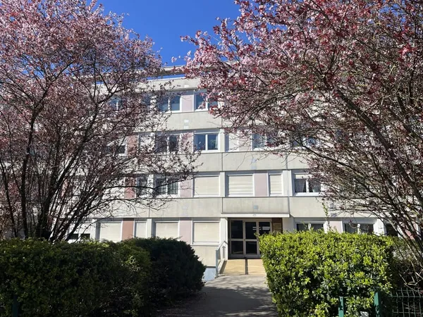 T4 3 CHAMBRES MONTMUZARD
