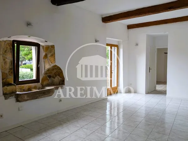 Maison de village T5 de 92m² avec grand garage et balcon au coe