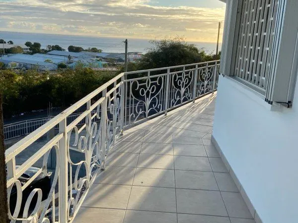 F4 lumineux avec vue sur mer - bien situé