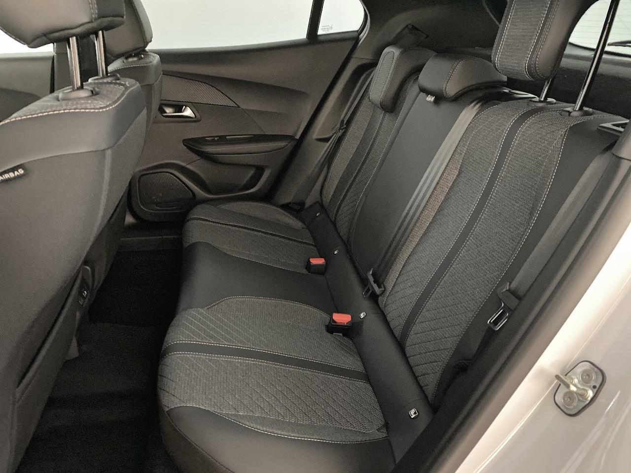 Peugeot 2008 hybrid 145 ch e-dcs6 allure — photo 10