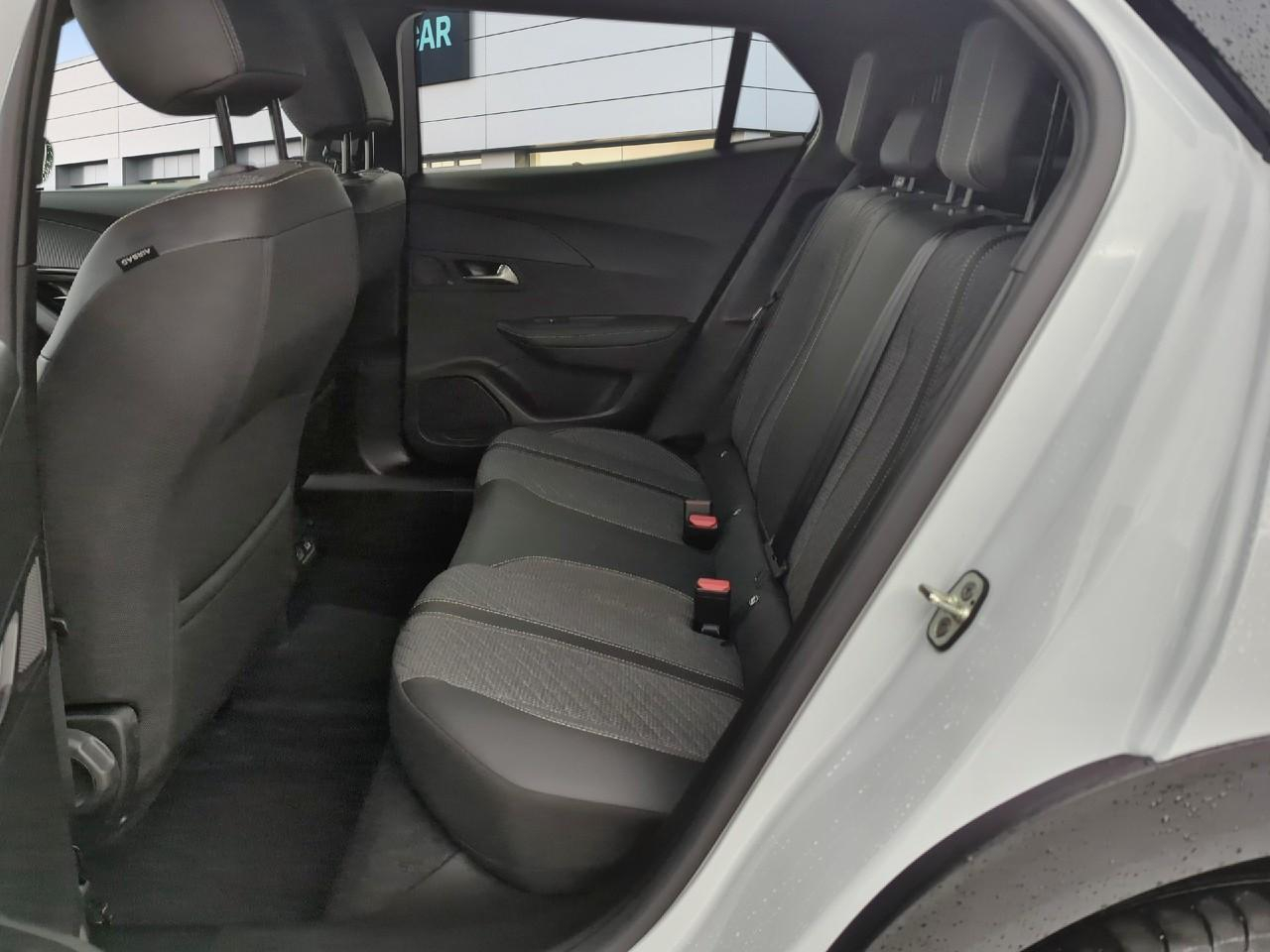 Peugeot 2008 hybrid 145 ch e-dcs6 allure — photo 10