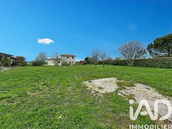 Terrain 1242 m²