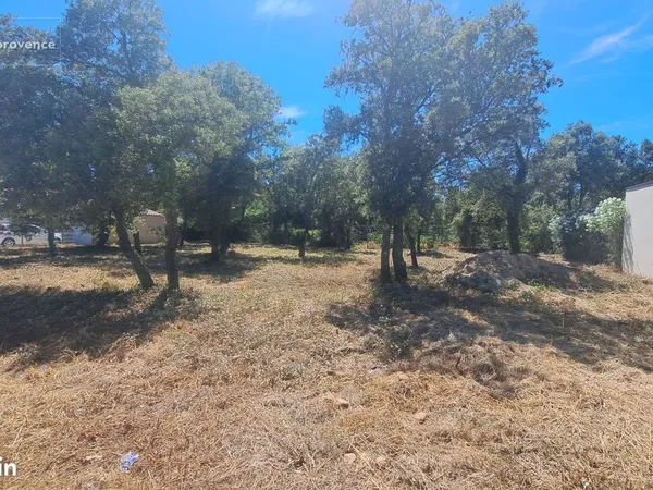 Terrain à bâtir de 1000 m² à ROCHEFORT-DU-GARD (30)