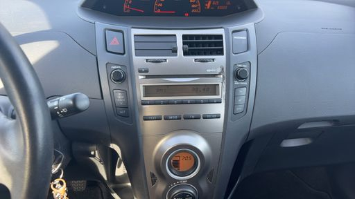 Toyota Yaris 1.0 VVT-i 69 - Confort Pack – 2011 – 83603 km – Essence – Boîte Manuelle — photo 24