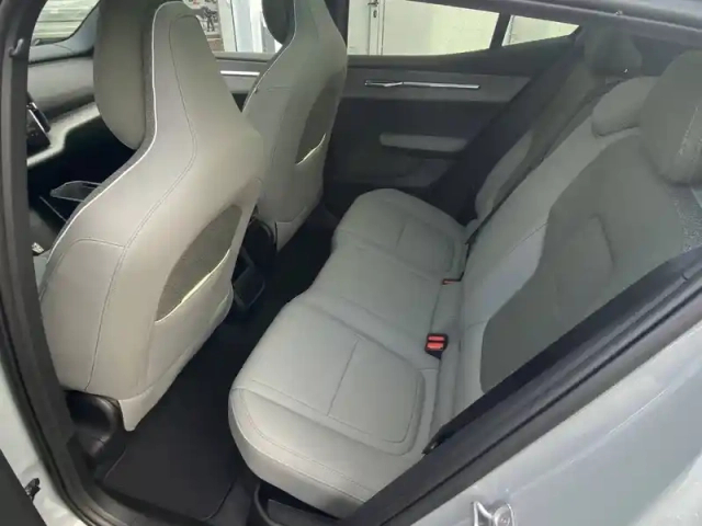 Volvo Ex30 cross country twin performance 428 ch 1edt — photo 6