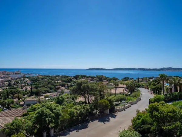 Villa contemporaine neuve avec vue mer panoramique
