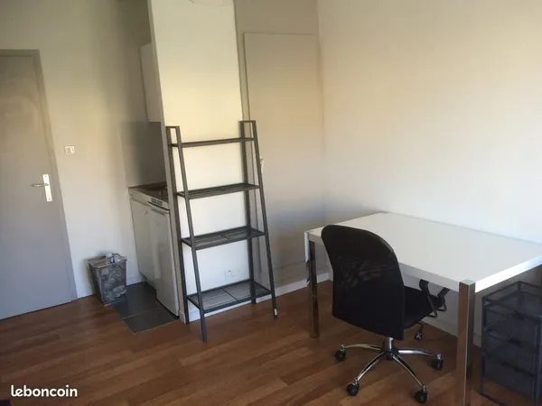 Loue studio meublé, tout équipé avec terrasse esplanade