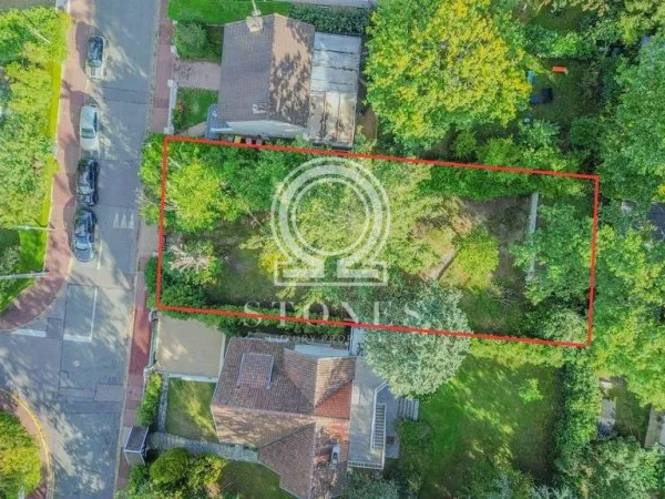 Terrain 606 m²