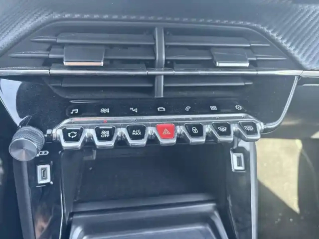 Peugeot 208 puretech 100 s&amp;s eat8 — photo 24
