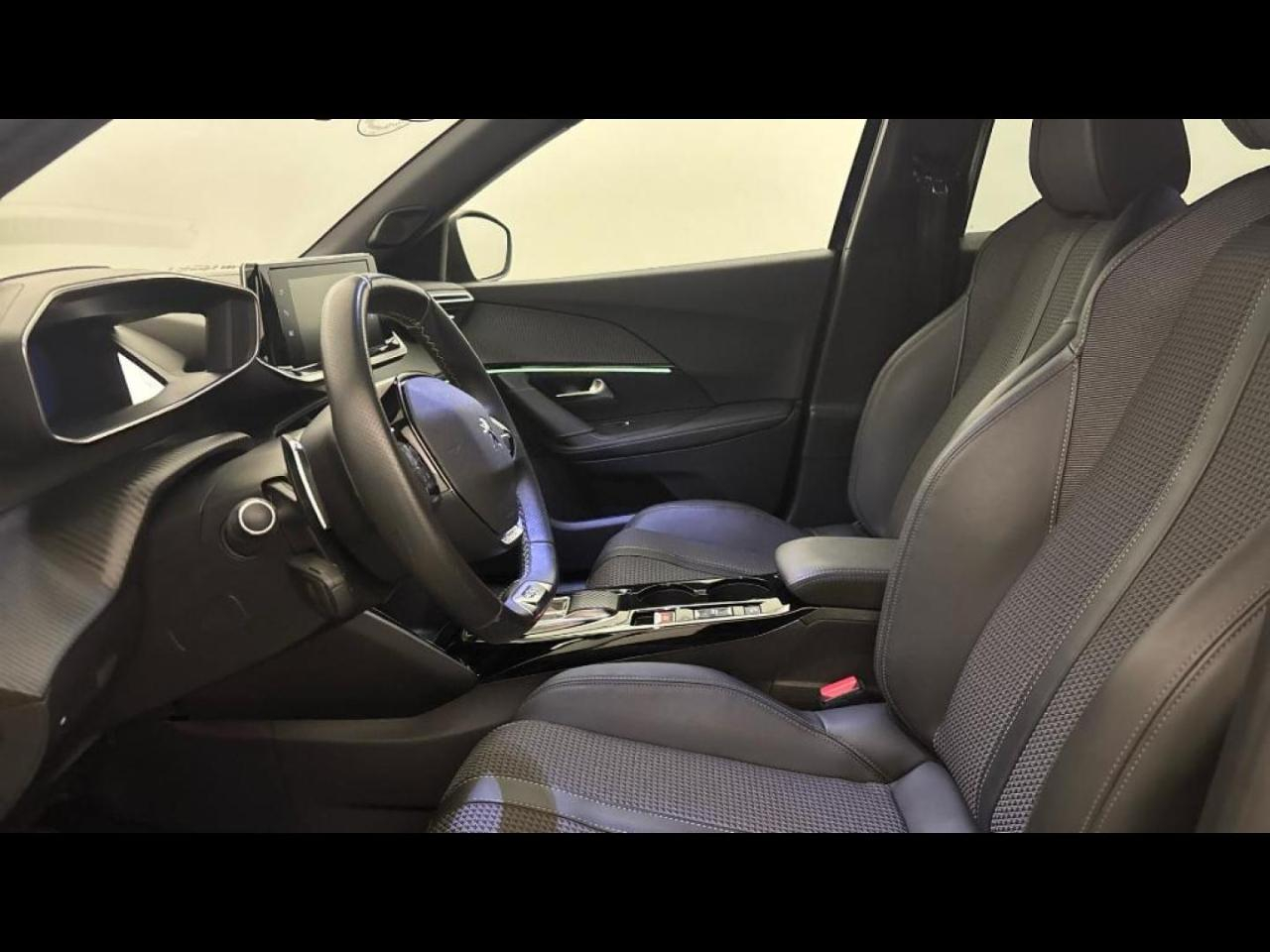 Peugeot 2008 1.5 bluehdi 130ch s&s gt eat8 — photo 12