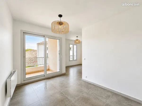 T1 bis 30 m² entièrement rénové - balcon - dernier étage