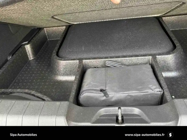 Jeep Avenger 1.2 turbo t3 145 ch bvr6 4xe — photo 36