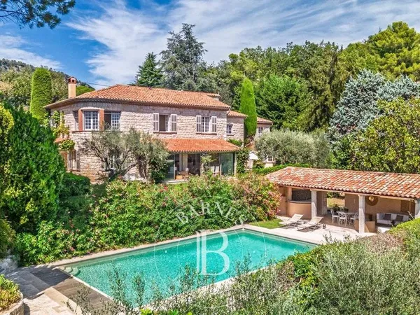 Villa 7 pièces 300 m²