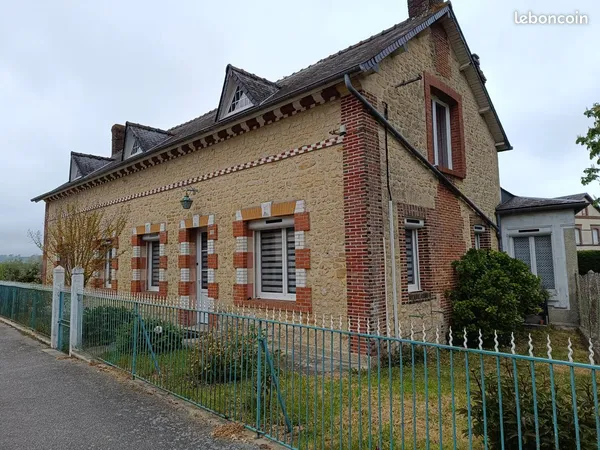 Vends maison de ville avec terrain