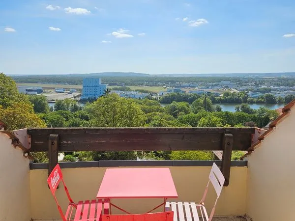 Duplex lumineux avec extérieur plein sud