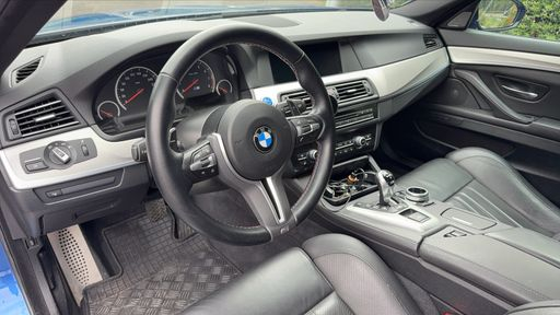 BMW M5 4.4 i V8 560 DKG7 - M – 2013 – 85883 km – Essence – Boîte Automatique — photo 15