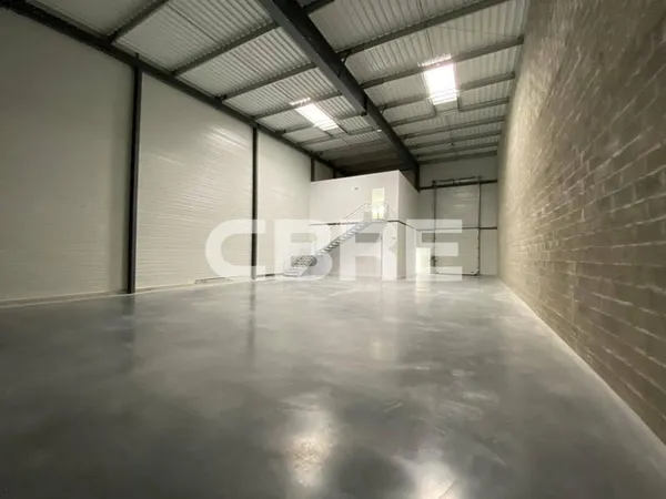 Local d'activité 1279 m²