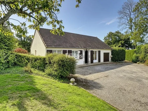Maison de plain-pied 3 chambres avec garage et terrain arboré ?