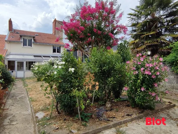 NANTES, SAINT DONATIEN - Maison en impasse privée, garage et dépendance de 50m²
