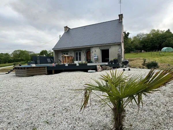 Maison 160 m² - Piscine - Sous-sol complet - 7 500 m² de terrain - Le Saint