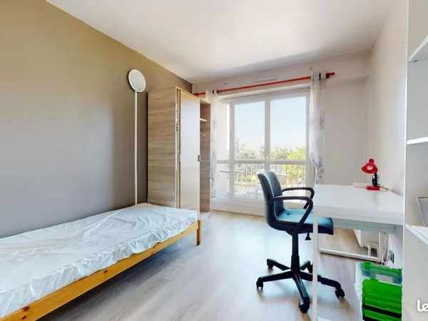 Chambre 6 pièces 95 m²