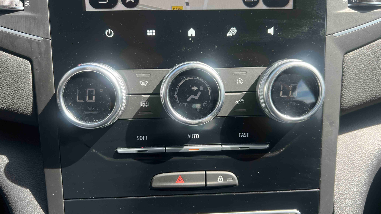 Renault Megane IV Berline TCe 140 — photo 20