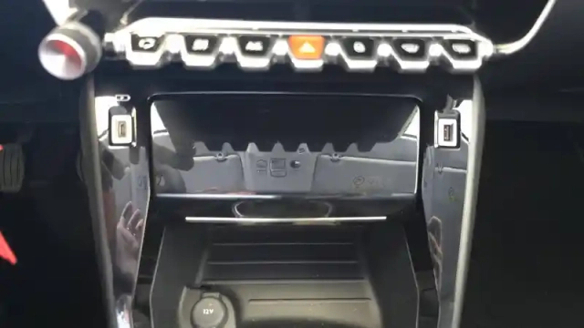 Peugeot 208 puretech 100 s&amp;s bvm6 — photo 34