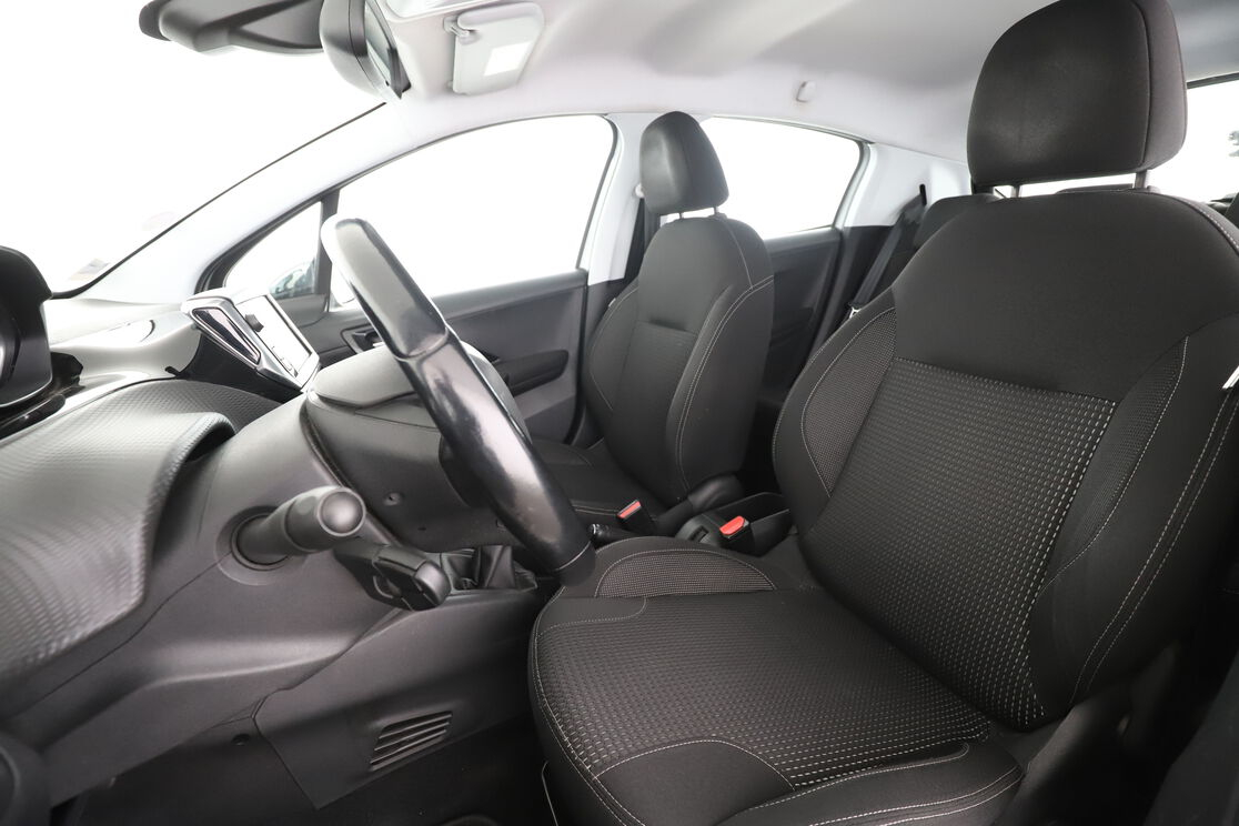 Peugeot 208 1.2 PureTech Allure — photo 9