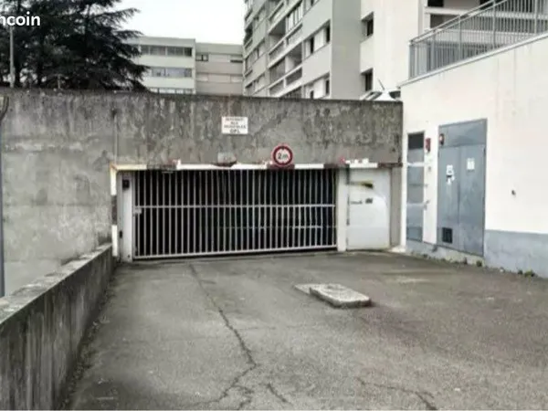 Stationnement Vente Rillieux-la-Pape 12200€