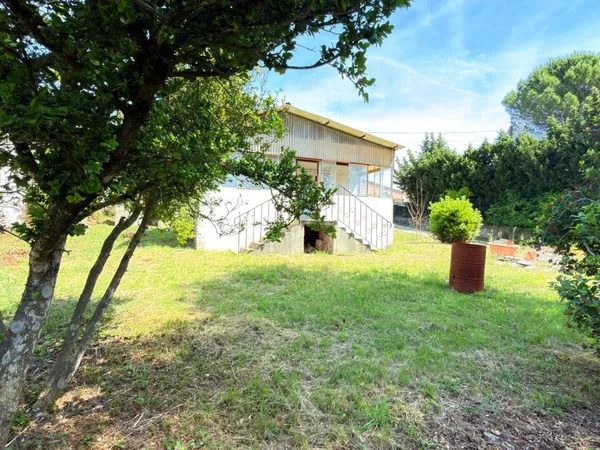 Villemoustaussou ! Maison à RENOVER sur 1100m² de terrain constructible